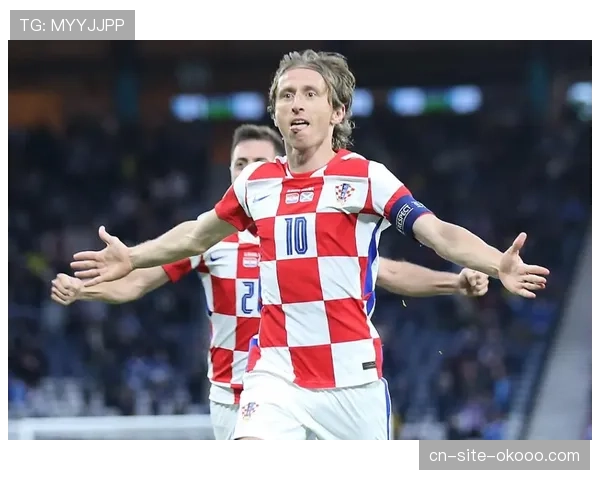 终场哨响，克罗地亚老将莫德里奇跪地掩面——法甲老将群像